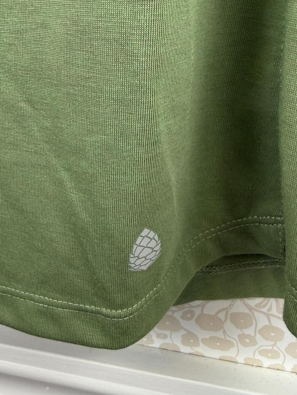 STIO Women's Lightweight Green Button-Up Shirt with 3/4 Sleeves - Size - Medium - Picture 4 of 6